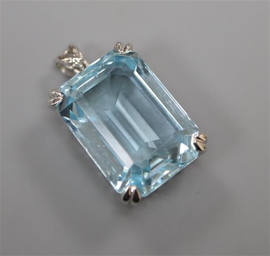 A 14k white metal and emerald cut aquamarine set pendant, aquamarine approx 20mm.